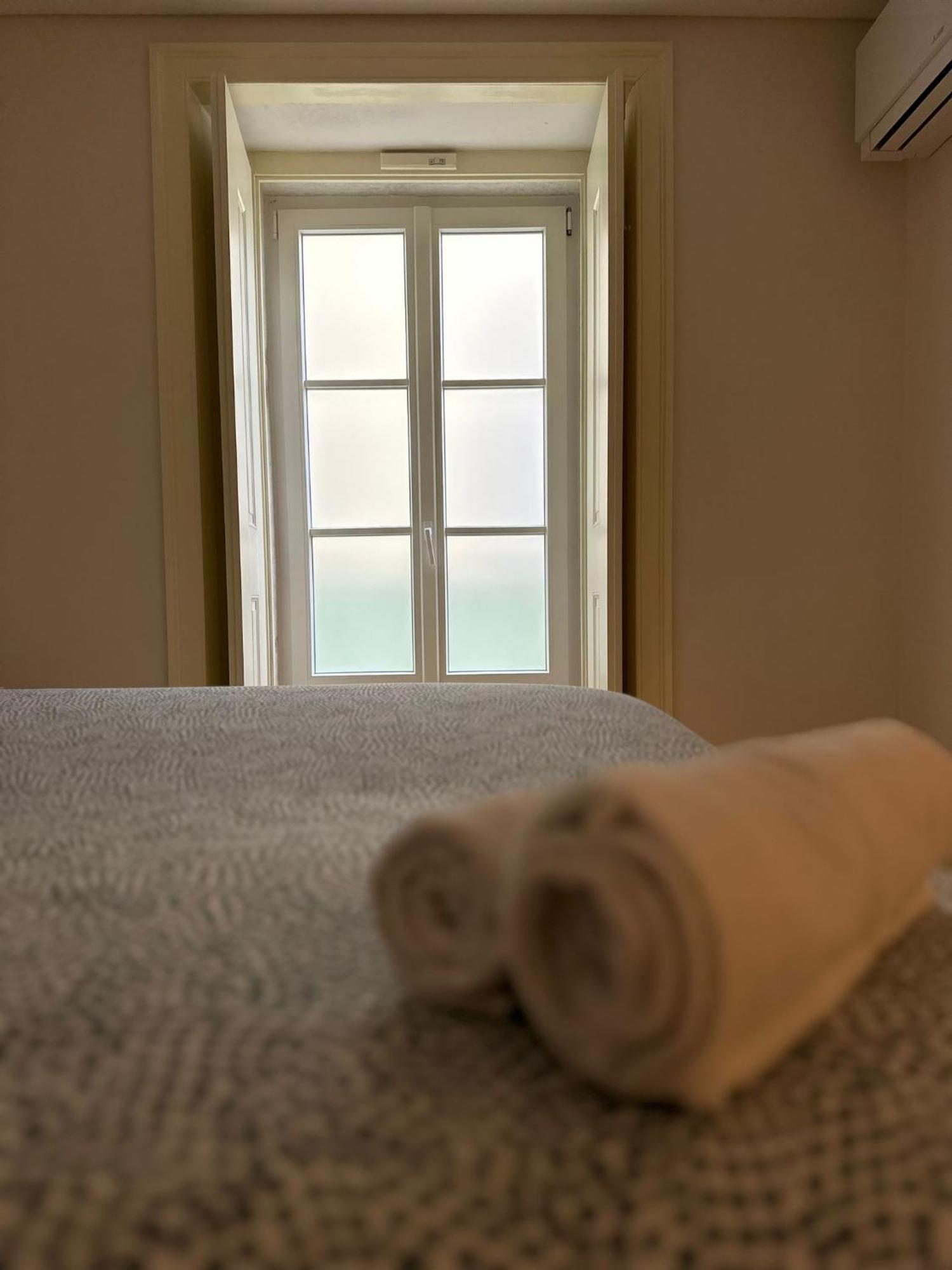 Central Bedroom In Shared House In Chiado - Historic Center Of Lisbon Bagian luar foto